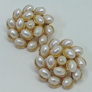 * vintage ART faux pearl cluster gold tone clip on earrings